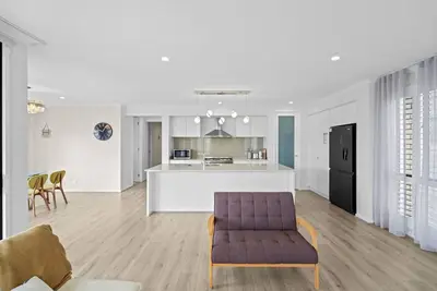 Image de Stylish & Spacious 3br 2ba in Spring Mountain