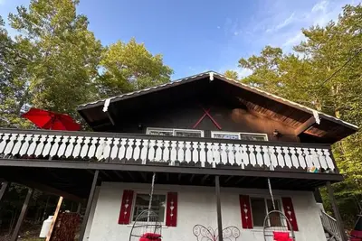 Image de The Crimson Cocoa Chalet