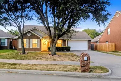Image de Arlington Social - Stadium Getaway Home w/Hot Tub 5-Minute Walk to At&T Stadium