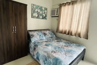 Image de 1 bedroom condo living room and kitchen sleeps 4 Early Check In -Late Check Out