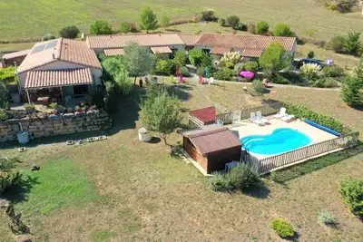 Image de Ensemble de 4 gîtes 3*** climatisés, piscine pour 16 pers au milieu des vignes.