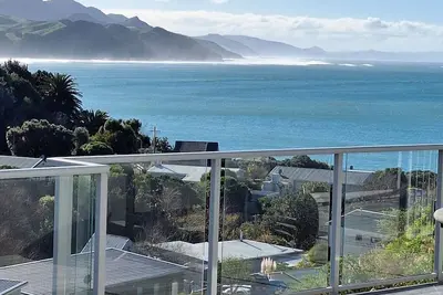 Image de Castlepoint Coastal Escape - Sea Views & Beachside Bliss