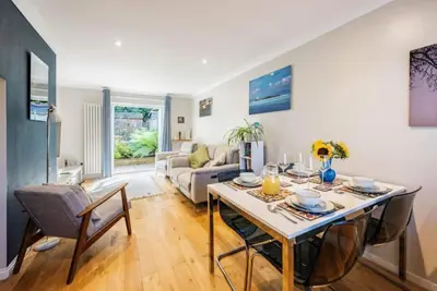 Image de Swift Host|Maple House |Parking| Ev Charger |Garden