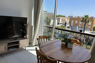 Image de Charmant Appartement 2 Pièces au Cœur du Lavandou, Proche Plage