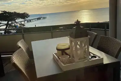 Image de Direct lake view, charming apartment with balcony, swimming pool, playroom, parking space.