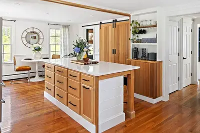 Image de The Horseshoe Crib; Minutes to Beach & Downtown