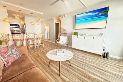 Image de Modern Beachy Kuhio at Waikiki 2-Bedroom | Parking