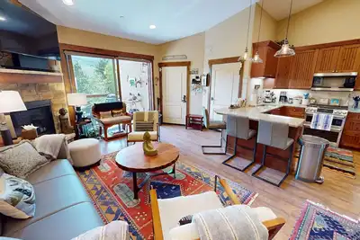 Image de On River Trail! Elevator. Walk to Dining, Shops, Events, Town Pools/Hot Tub