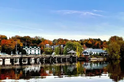 Image de Charming 3-bedroom home overlooking Lac Massawippi in North Hatley.