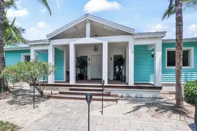 Image de Barefoot Haven-4 Bedroom Beachfront Home- RWBimini/Bimini Bay Community