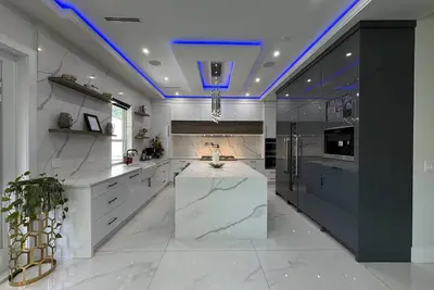 Image de New Luxury Home | 6br | Hvac | Free Parking & Pet Friendly