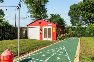 Image de Coca Cola Cottage-Stay & Play Near Purina Farms w/private Pet Friendly back yard