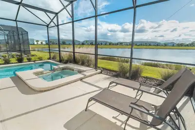 Image de Storey Lake Retreat - Cinq Chambres Villa, Couchages 10