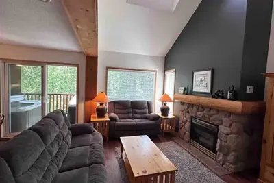 Image de Ski-In Stone Creek Condo - Hot Tub - 3 bedroom - Pet Friendly