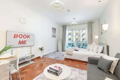 Image de StayShort - Sleek Studio in Production City - Sleeps 4!