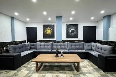 Image de Modern Comfort Meets Outdoor Luxury 2br/2ba + Huge Patio & Garage