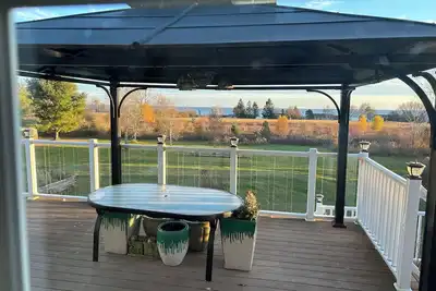 Image de three bedroom  share kitchen, dining room, leaving room, with Ac in Colborne