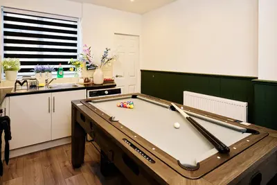 Image de CosyHome | NearCityCentre | sleeps 8 | Pool Table