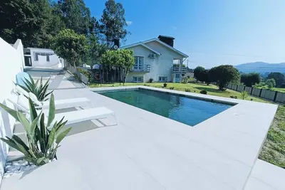 Image de Unwind in Villa Madalena : Pool & Vineyard Panoramas