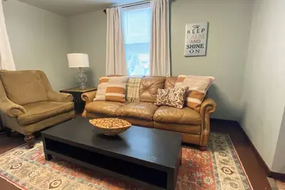 Image de Private Townhome Next to Lawrenceville Across from Mac Miller Mural