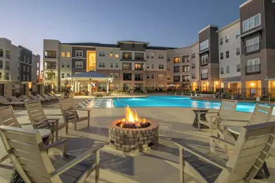 Image de Relaxing 2br/2ba Gated, Workspace, Pool, Near Redstone & Airport