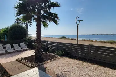 Image de Relaxation right on the shore of the lagoon