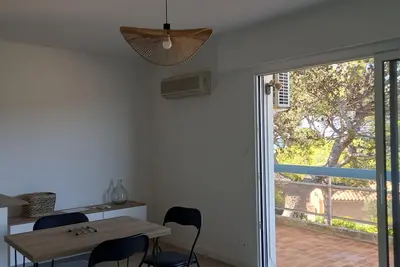 Image de Charmant studio pour 2 à 3 personnes à 5 min à pied de la plage.