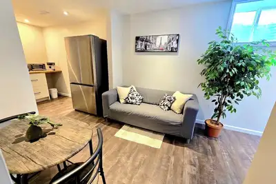 Image de Cozy, Spacious & Beautiful Basement suite in Cambridge near 401 Townline exit