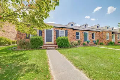 Image de Stylish Twin Condos, sleeps 12, private fenced yards, firepits, easy parking