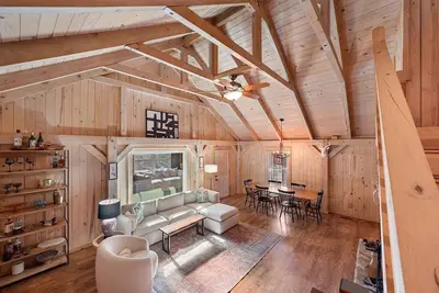 Image de Cozy Mountain Cabin w/ Creek, near Dining & Hiking