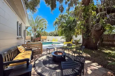 Modern 3br Retreat with Pool & Fire Pit