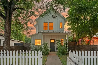 Image de Group-Friendly 4br | Steps from East Austin Fun