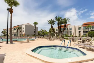 Image de Private Beach • 2br • 90 Days