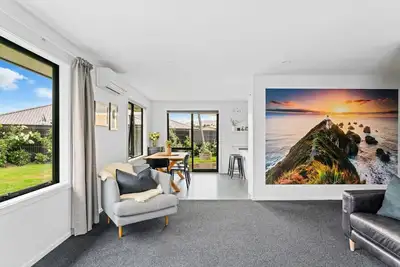 Image de Sun drenched family home