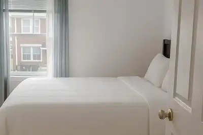 Image de \tSpacious 4br Retreat in Newark – Sleeps  10+, Near Nyc, American dream mall,