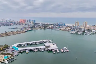 Image de 2 bed one bath/furnished, laundry on site carport pool boat docks in clearwater