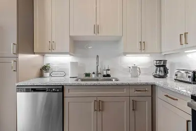 Image de Lux King Suite | Pool | Gym | By Domain Mall | TechRidge