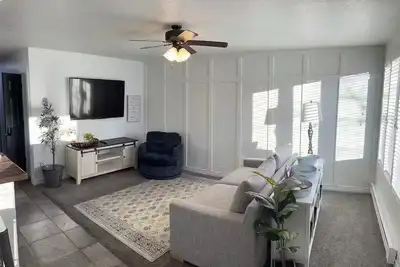 Image de Close to town! Near all vernal attractions.