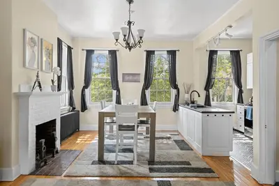 Image de The 87th Townhome - Local Landmark