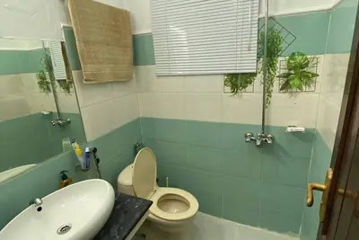 Image de Celestial Gold - Room in JoharTown Lahore - WiFi, Ac, Bath