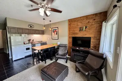 Image de 1br Riverside Getaway at Loon • Mountain and River Views • Walk to Everything