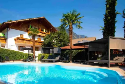 Image de Residence UNTERMÖSSLHOF - Apartment With Pool, Sauna And Panoramic View In Lana