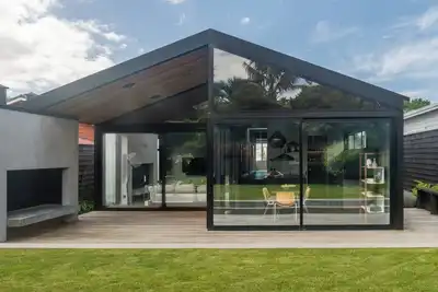 Image de Centrally located, then The Tranquil Retreat is close to Auckland’s nightlife and waterfront. Calm and serene enjoy the outdoor surround sound music and fireplace. The ultimate inner-city getaway.