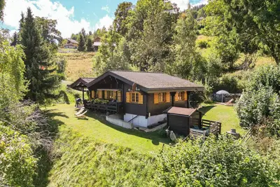 Image de Chalet de montagne calme avec jardin, jeux et vues panoramiques