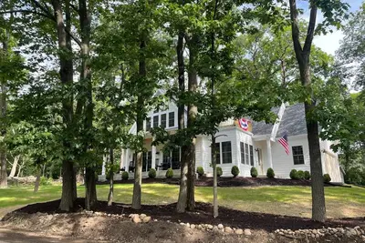 Image de Beautiful Lake Cottage - Great for large families or group events!