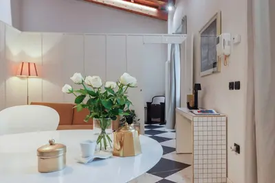 Image de Loft design en plein centre-ville avec jacuzzi