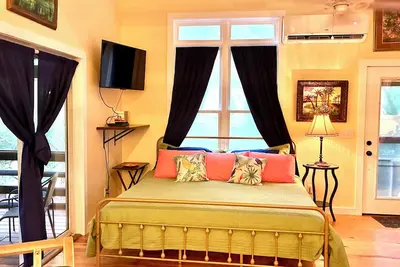 Image de The Marsh Princess - Cozy, Artistic Studio Home in Historic McClellanville, Sc