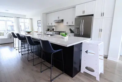 Image de Caledon family escape with Crib