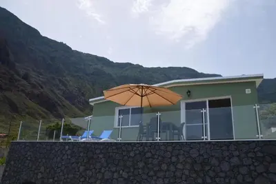 Image de Maison de Vacances 'Miramar' avec Vue sur la Mer, Terrasse Privée et Wi-Fi