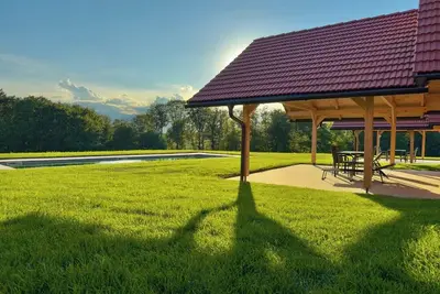 Image de Wooden Nature Chalet with Pool & Terrace – Quiet Getaway in Styria